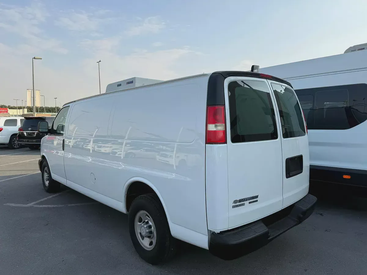 Chevrolet Express 2016 white van 3500-2-2