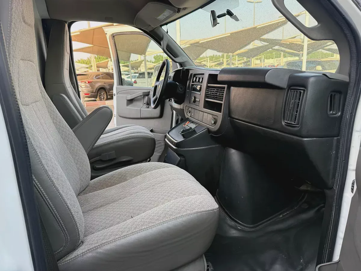 Chevrolet Express 2016 white van 3500-7-7