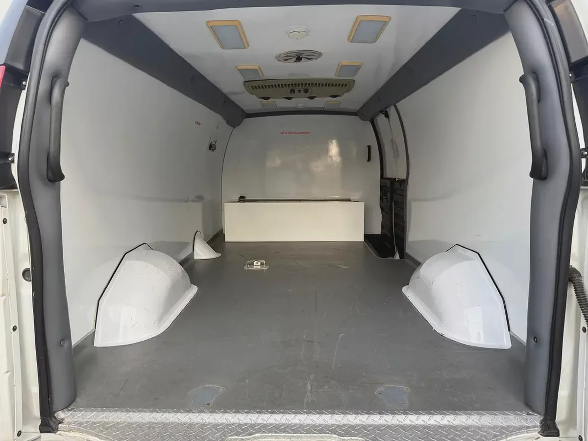 Chevrolet Express 2016 white van 3500-8-8