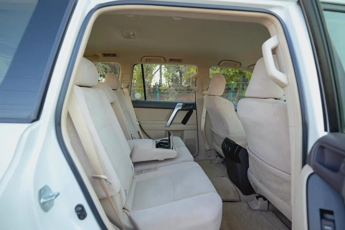 AED 2,317/month | 2019 Prado EXR | GCC Specs | REF#T72568-12-12