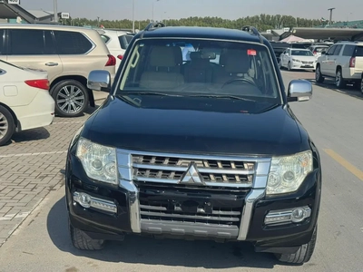 Mitsubshi pajero 2015 balck color GCc calen Cr-0