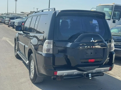 Mitsubshi pajero 2015 balck color GCc calen Cr-7