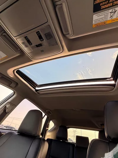 Toyota RAV4 XLE // sunroof,, leather seats// full option 2018-9