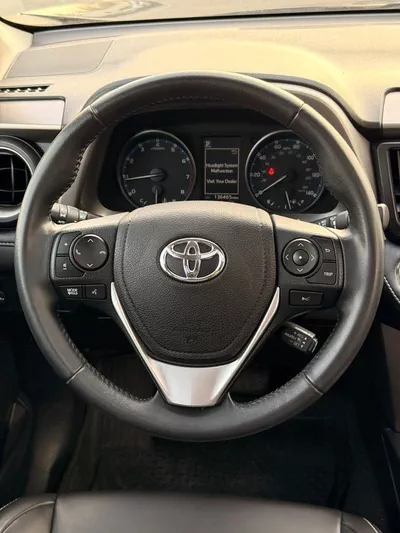 Toyota RAV4 XLE // sunroof,, leather seats// full option 2018-10