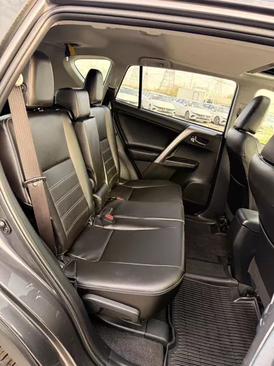 Toyota RAV4 XLE // sunroof,, leather seats// full option 2018-15