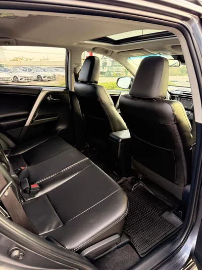 Toyota RAV4 XLE // sunroof,, leather seats// full option 2018-16