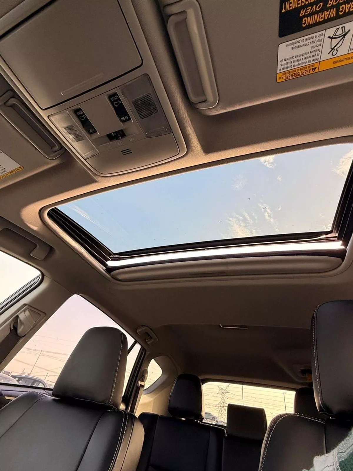 Toyota RAV4 XLE // sunroof,, leather seats// full option 2018-9-0