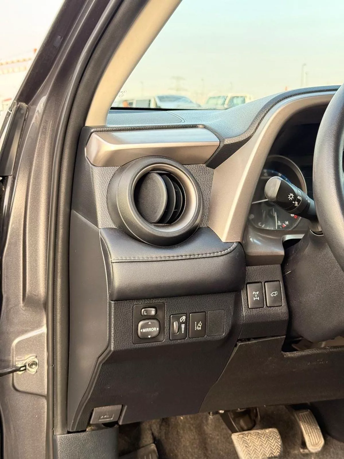 Toyota RAV4 XLE // sunroof,, leather seats// full option 2018-11-0
