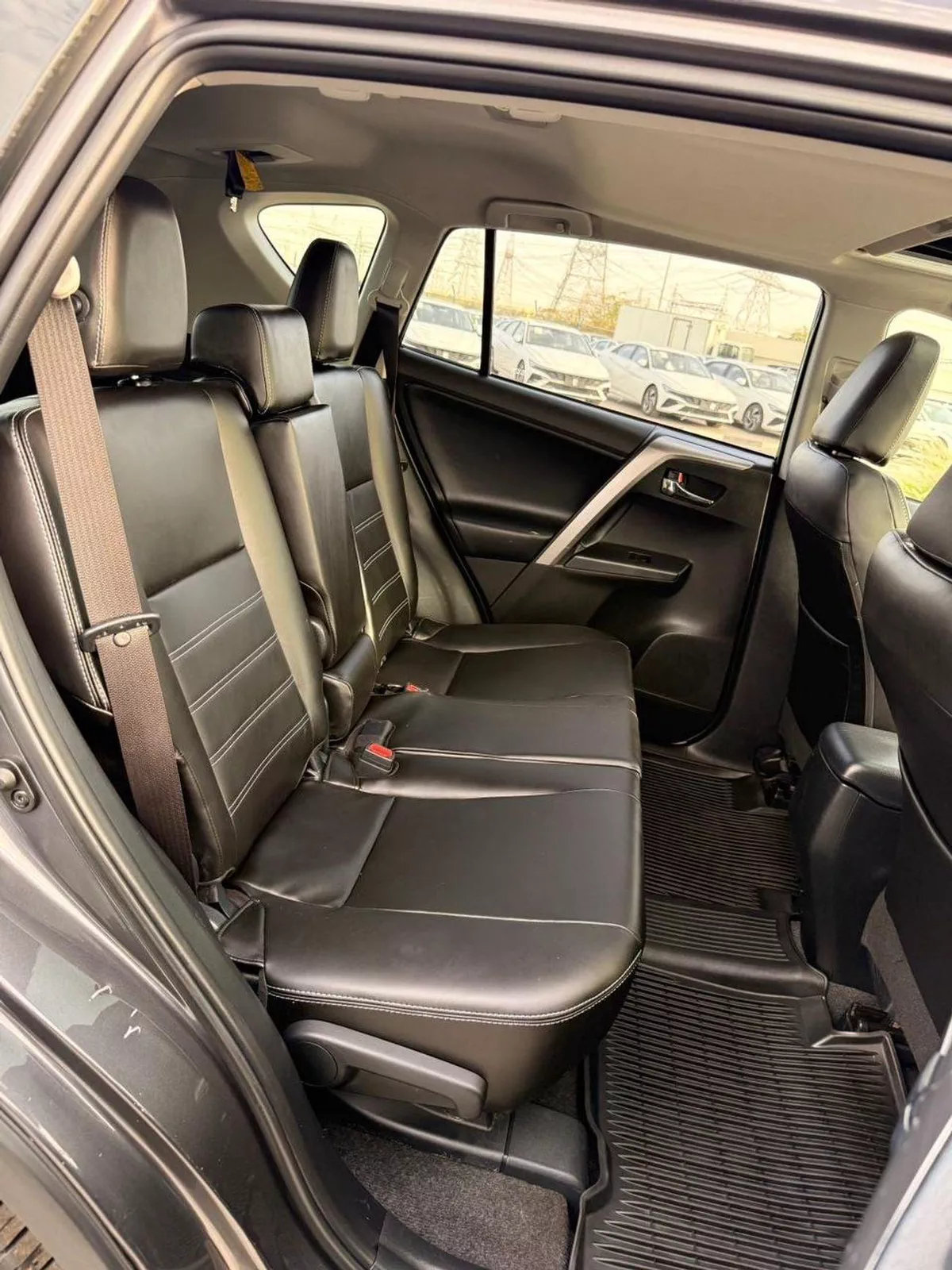 Toyota RAV4 XLE // sunroof,, leather seats// full option 2018-15-0