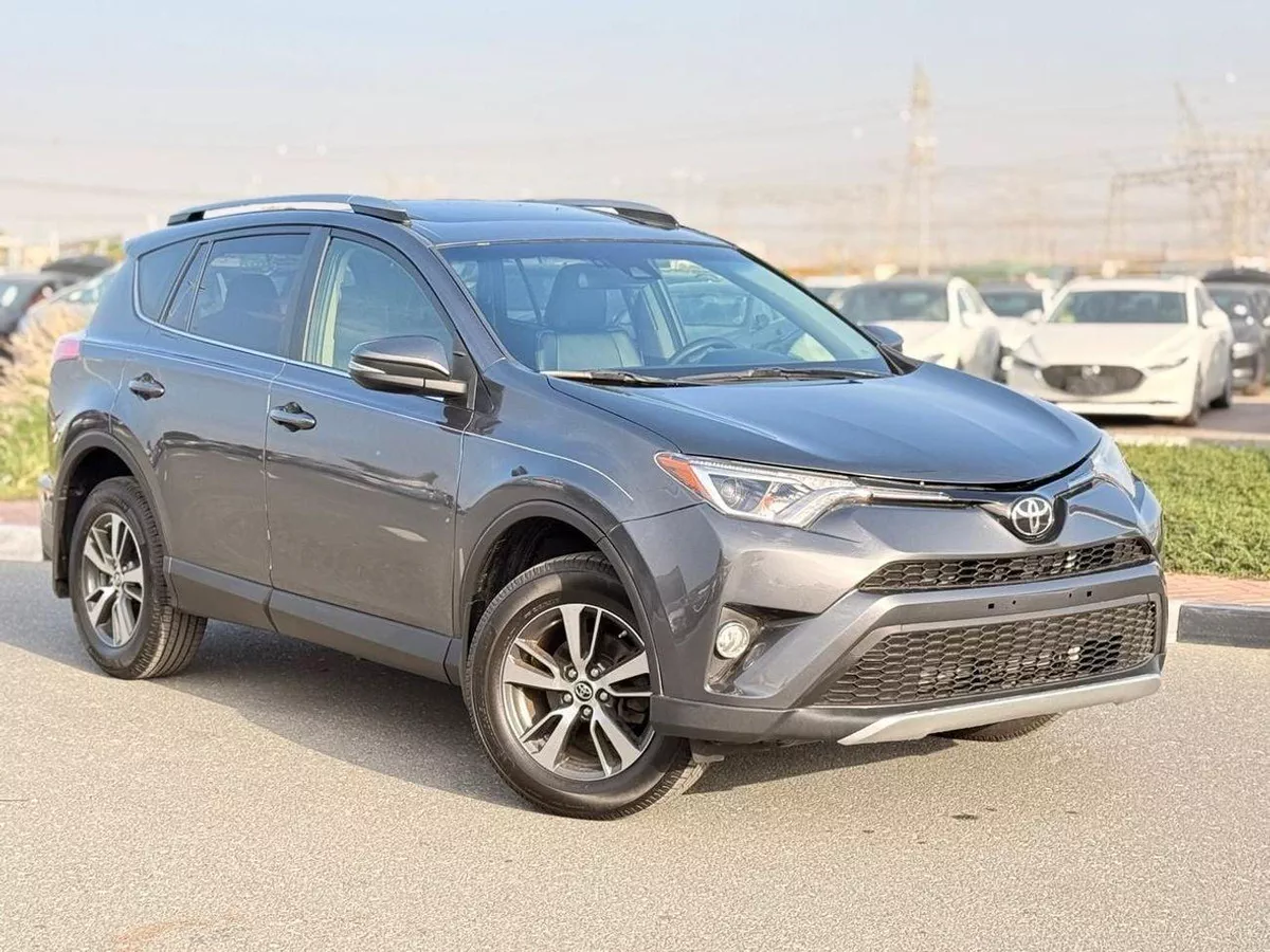 Toyota RAV4 XLE // sunroof,, leather seats// full option 2018