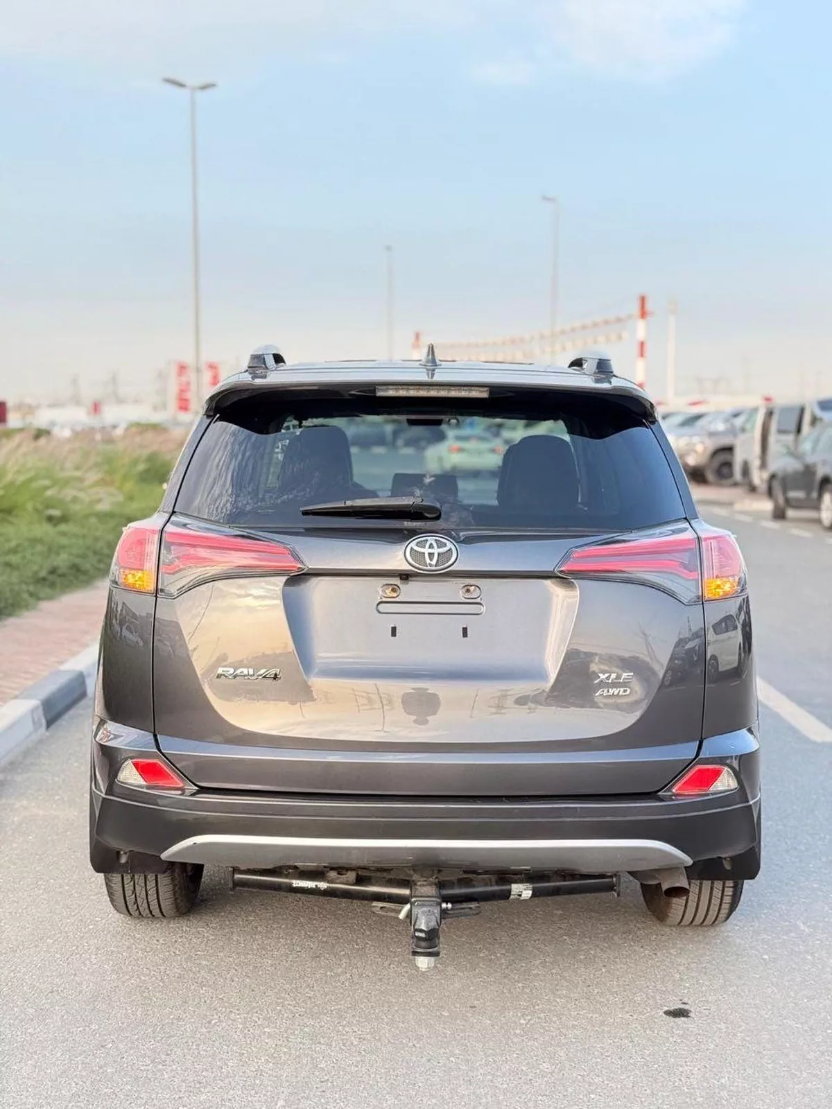 Toyota RAV4 XLE // sunroof,, leather seats// full option 2018-3-0