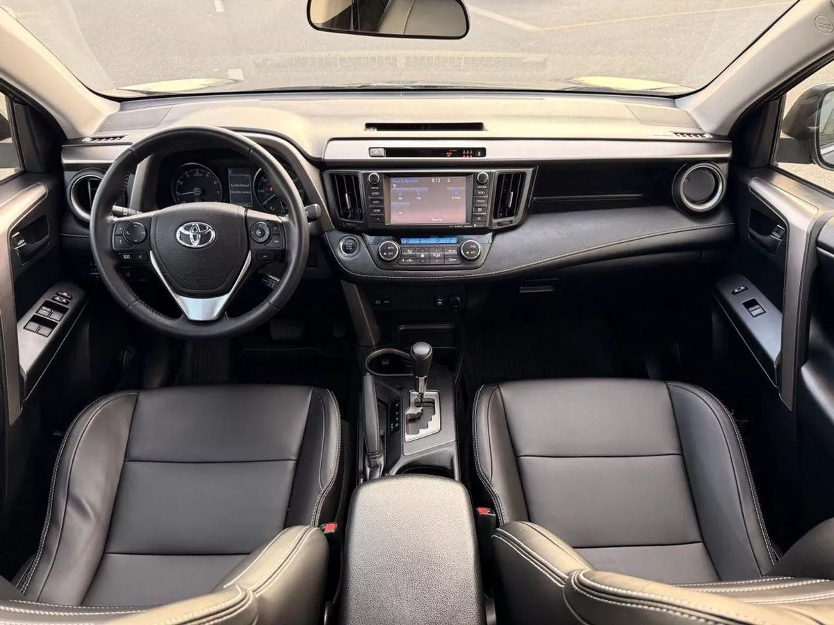 Toyota RAV4 XLE // sunroof,, leather seats// full option 2018-4-0