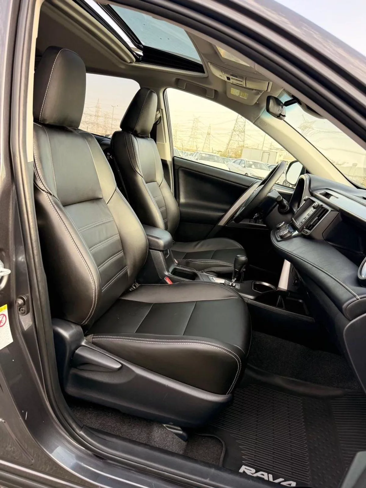 Toyota RAV4 XLE // sunroof,, leather seats// full option 2018-5-0