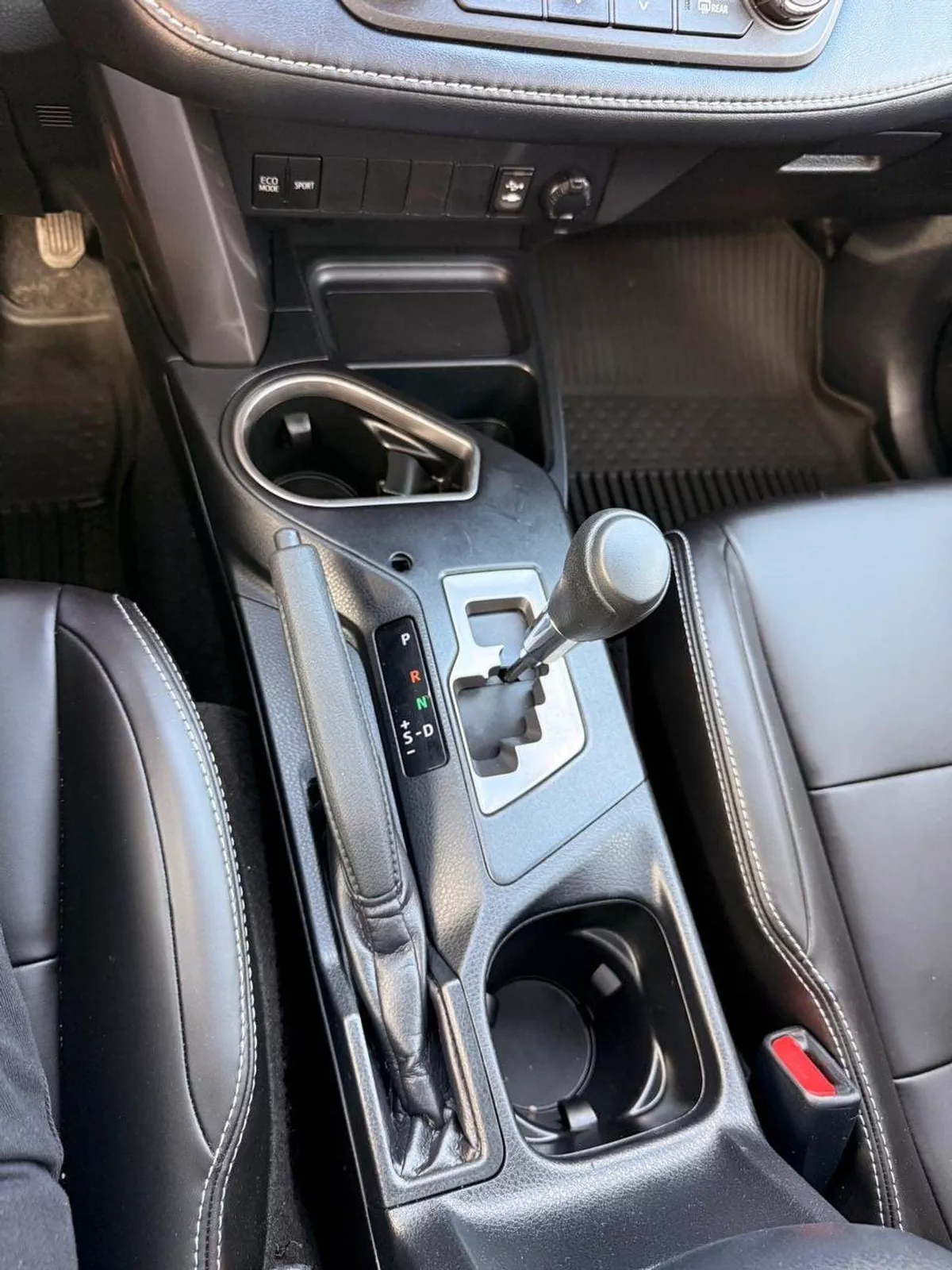 Toyota RAV4 XLE // sunroof,, leather seats// full option 2018-7-0