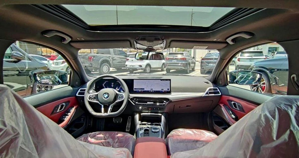 BMW 318i LUXURY M SPORT PACKAGE M Sport Under Agency Warranty & Service 2026 GCC-4-4