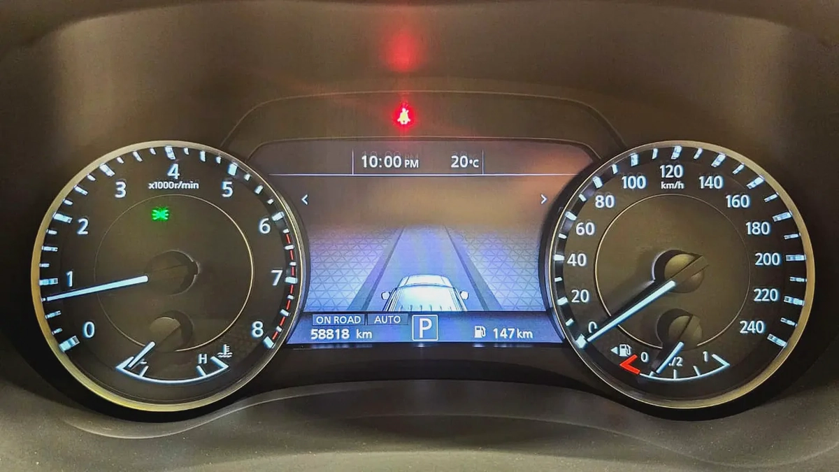 NISSAN - PATROL - LE PLATINUM - V 8 - 2022 MODEL - GCC SPECS - V 8 - 58,000KM - GOLD COLOR-3-3