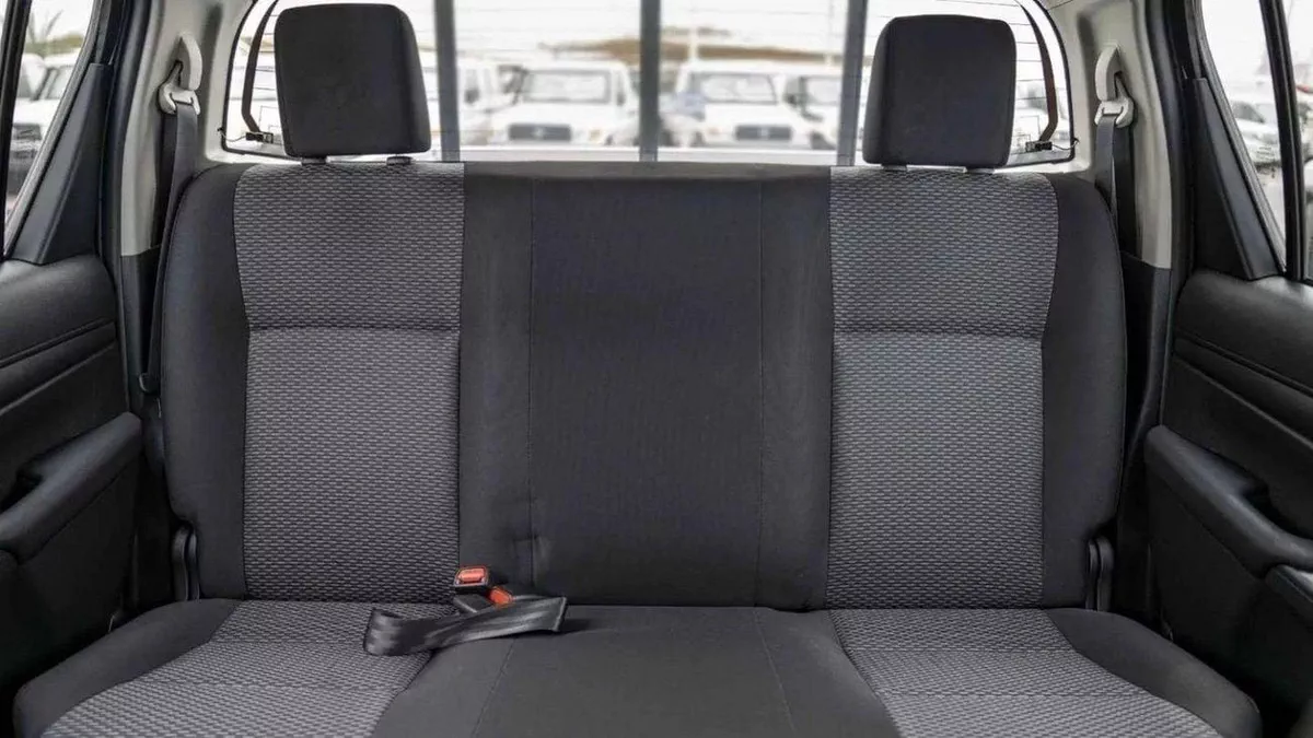 Toyota Hilux DLX Toyota hilux 2.4L diesel mid option p.w MY24 for export only-13-0