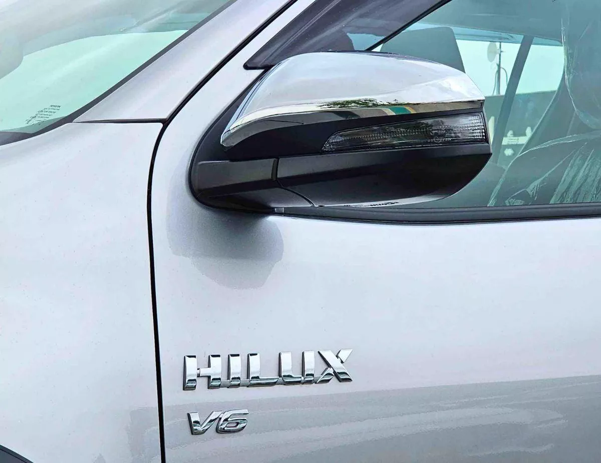 Toyota Hilux SR5 (NON GCC) SR5 TRD || WOOD INTERIOR W VISOR | 4.0L PETROL V6 4WD | BLIND SPOT | DIFFLOCK | DVD+CAMERA | READY S-9-0