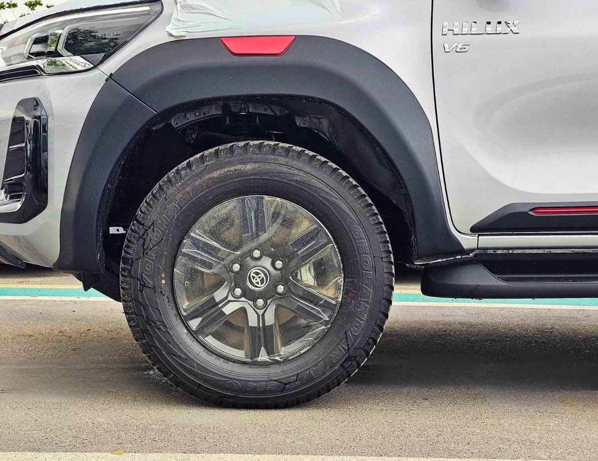 Toyota Hilux SR5 (NON GCC) SR5 TRD || WOOD INTERIOR W VISOR | 4.0L PETROL V6 4WD | BLIND SPOT | DIFFLOCK | DVD+CAMERA | READY S-12-0