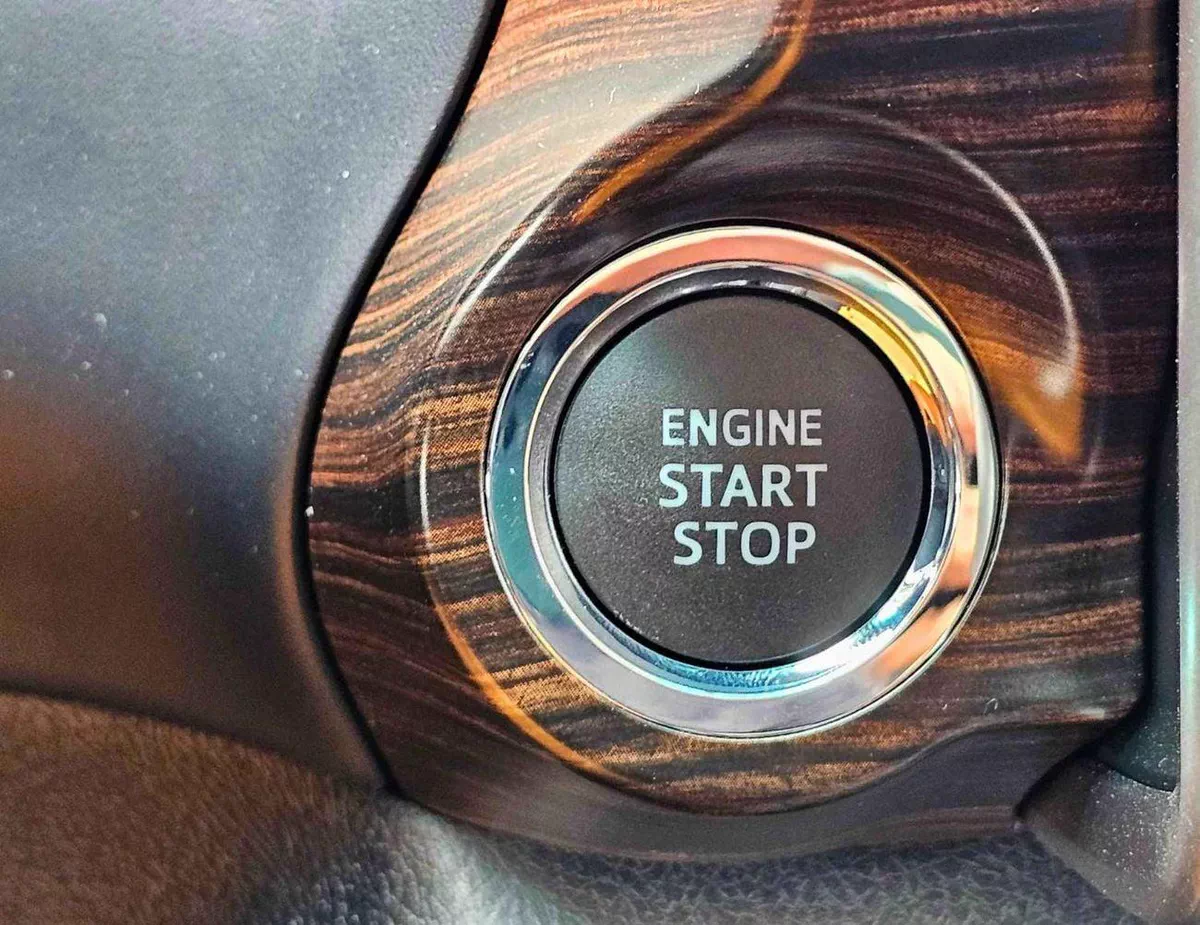 Toyota Hilux SR5 (NON GCC) SR5 TRD || WOOD INTERIOR W VISOR | 4.0L PETROL V6 4WD | BLIND SPOT | DIFFLOCK | DVD+CAMERA | READY S-18-0