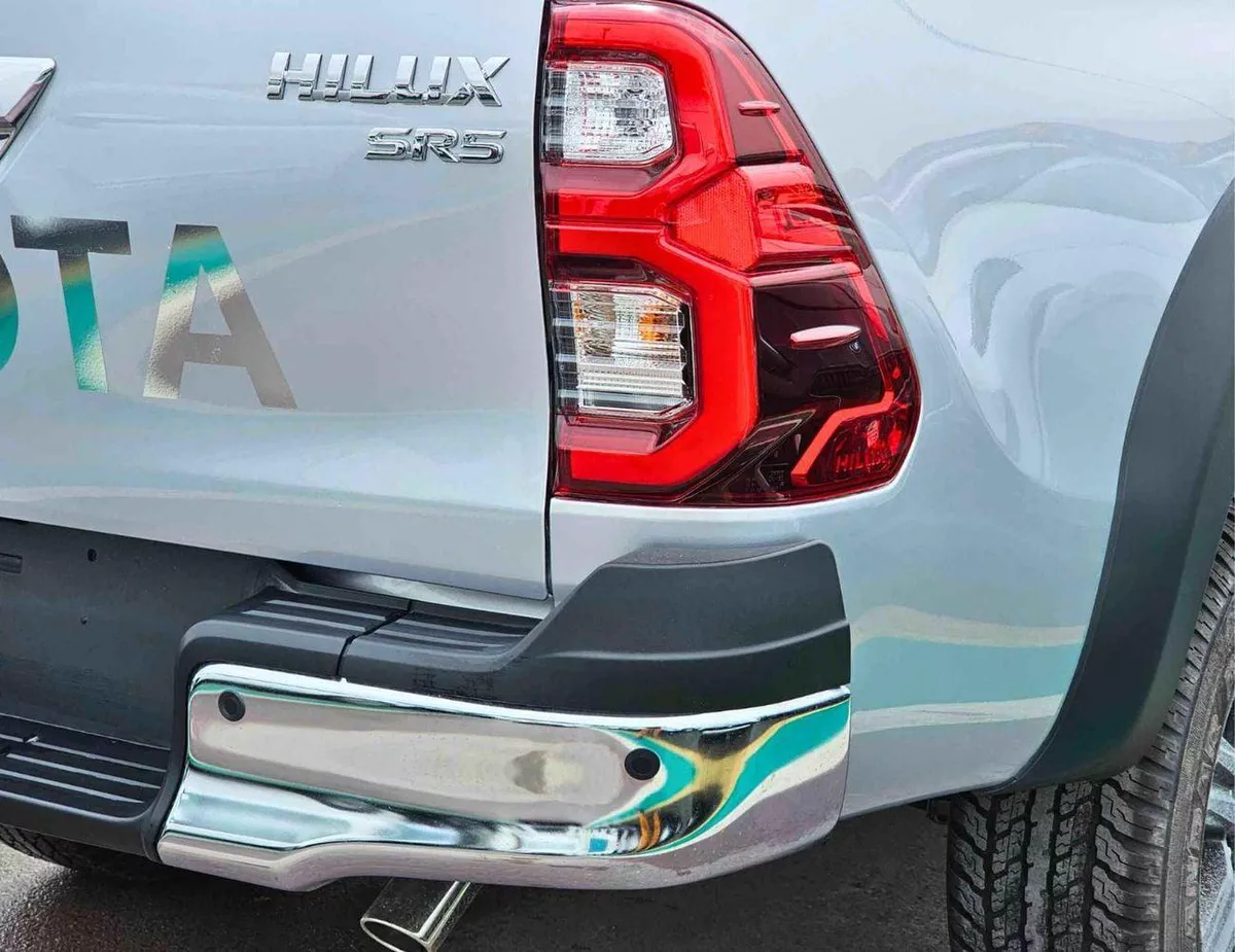 Toyota Hilux SR5 (NON GCC) SR5 TRD || WOOD INTERIOR W VISOR | 4.0L PETROL V6 4WD | BLIND SPOT | DIFFLOCK | DVD+CAMERA | READY S-7-0