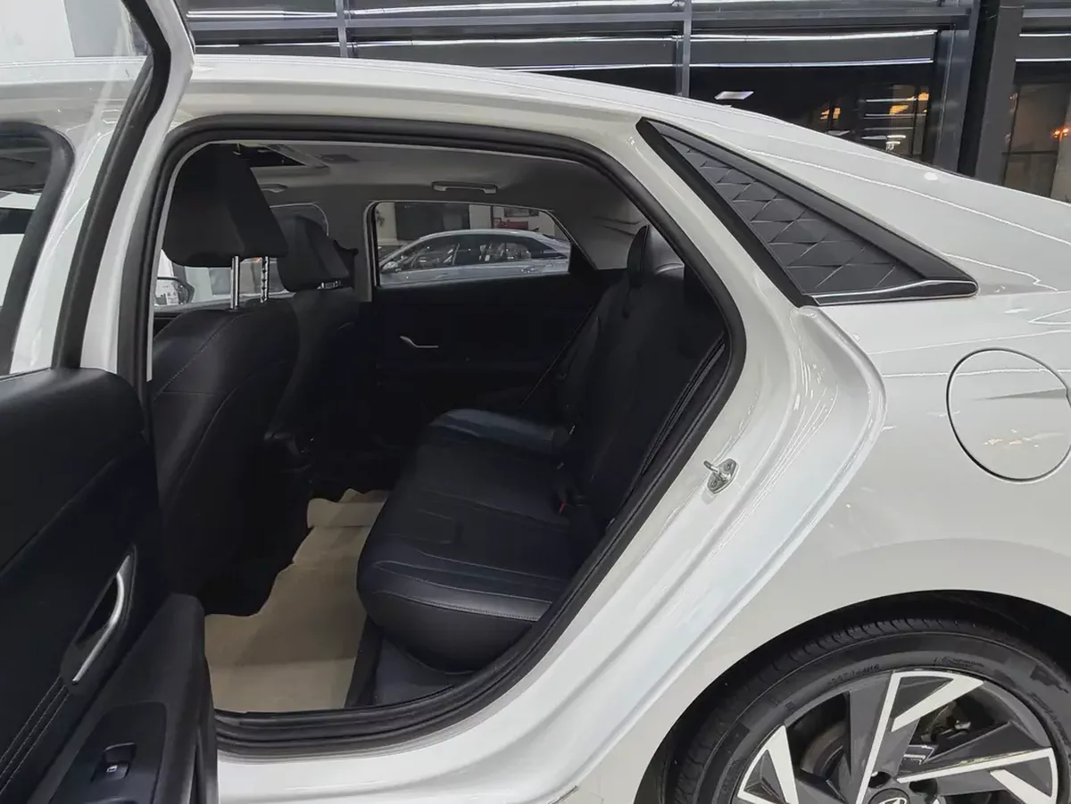 2025 Hyundai Elantra Premium Chinese Specs Clean title-7-7