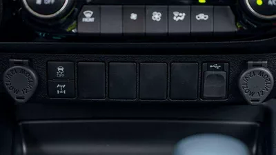 Toyota Hilux SGLX Toyota Hilux Toyota Hilux 2.4L Diesel AT 4x4 Full Option 2025-23