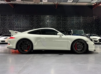 Porsche 911 GT3 | GCC | Ali E Sons Warranty 2028 | Full Service History-19