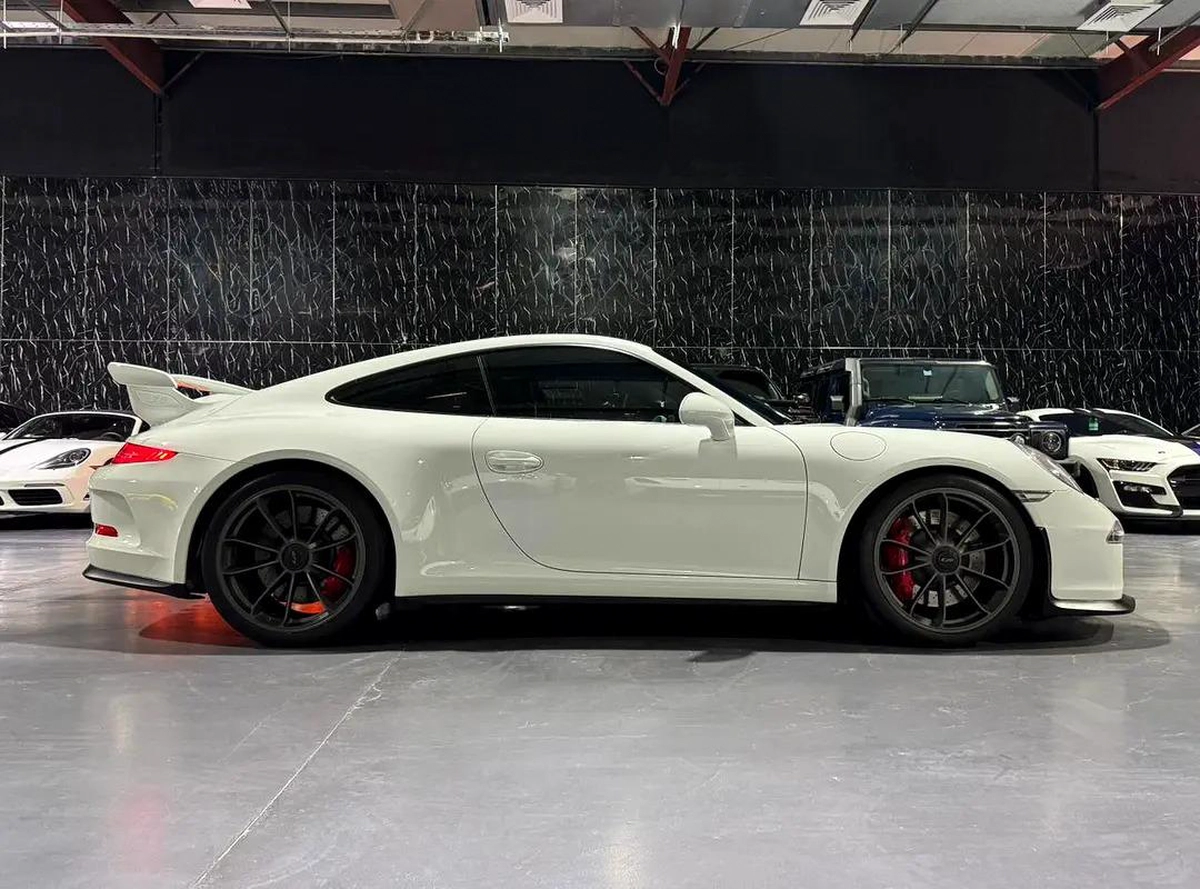 Porsche 911 GT3 | GCC | Ali E Sons Warranty 2028 | Full Service History-19-19