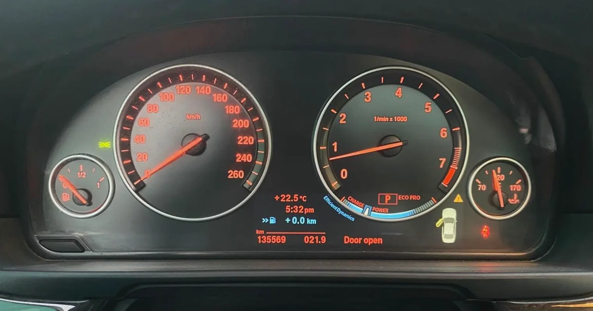 2013 BMW 530i ||FULL OPTION || 6 cylinder|| accident free|| original paint ||GCC SPECS-12-12