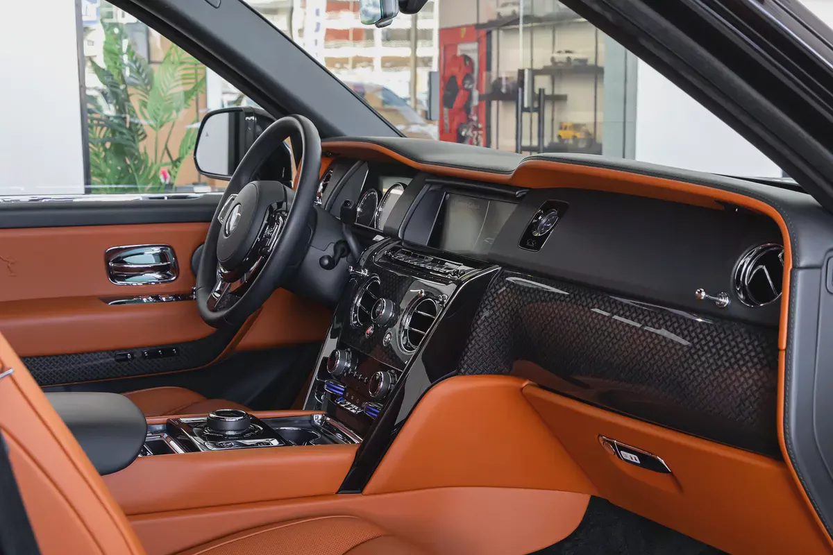 Rolls-Royce Cullinan | Black Badge | GCC Specs | Dealer Warranty Service Contract (AGMC) | 202-16-16