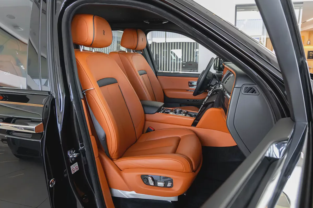 Rolls-Royce Cullinan | Black Badge | GCC Specs | Dealer Warranty Service Contract (AGMC) | 202-17-17