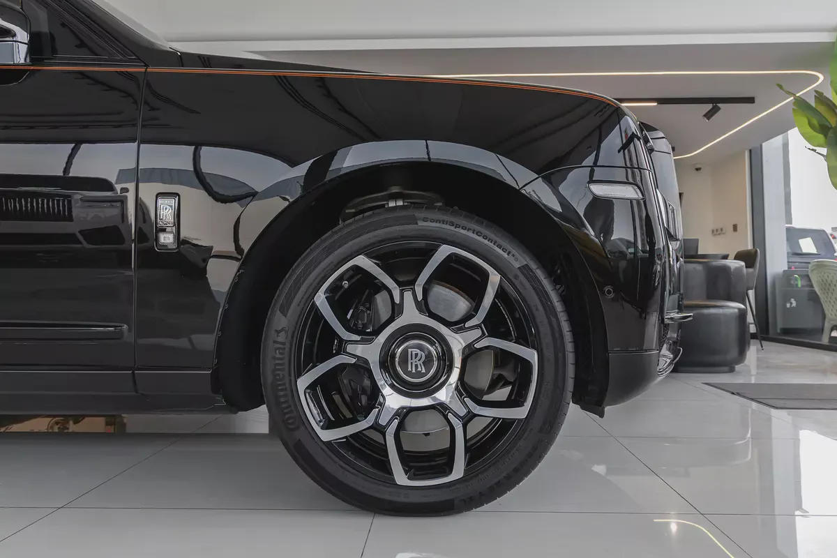 Rolls-Royce Cullinan | Black Badge | GCC Specs | Dealer Warranty Service Contract (AGMC) | 202-7-7