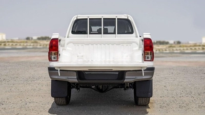 Toyota Hilux (LHD) TOYOTA HILUX DC COMFORT PLUS 2.4D MT 4X4 MY2025 - WHITE-8