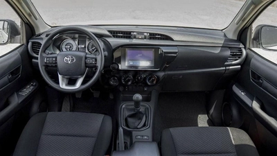 Toyota Hilux (LHD) TOYOTA HILUX DC COMFORT PLUS 2.4D MT 4X4 MY2025 - WHITE-10