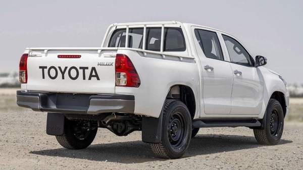 Toyota Hilux (LHD) TOYOTA HILUX DC COMFORT PLUS 2.4D MT 4X4 MY2025 - WHITE