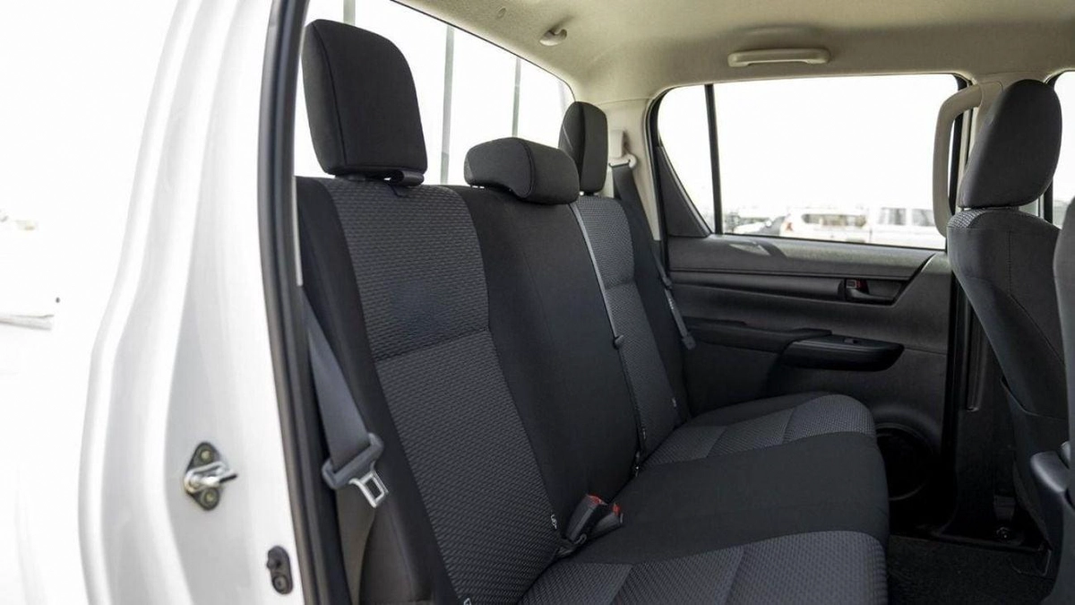 Toyota Hilux (LHD) TOYOTA HILUX DC COMFORT PLUS 2.4D MT 4X4 MY2025 - WHITE-17-17
