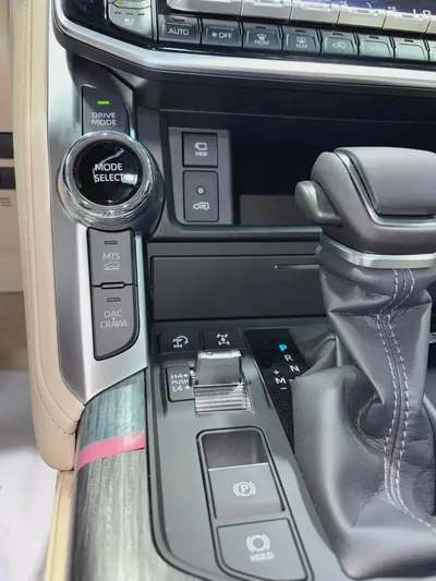 TOYOTA LC300 VXR 3.5L TT FULL OPTION 2026YM  تويوتا لاندكروزر في اكس ار توين توربو 3.55 لتر فل اوبشن-9