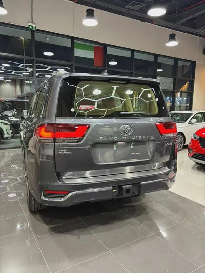 TOYOTA LC300 VXR 3.5L TT FULL OPTION 2026YM  تويوتا لاندكروزر في اكس ار توين توربو 3.55 لتر فل اوبشن-3