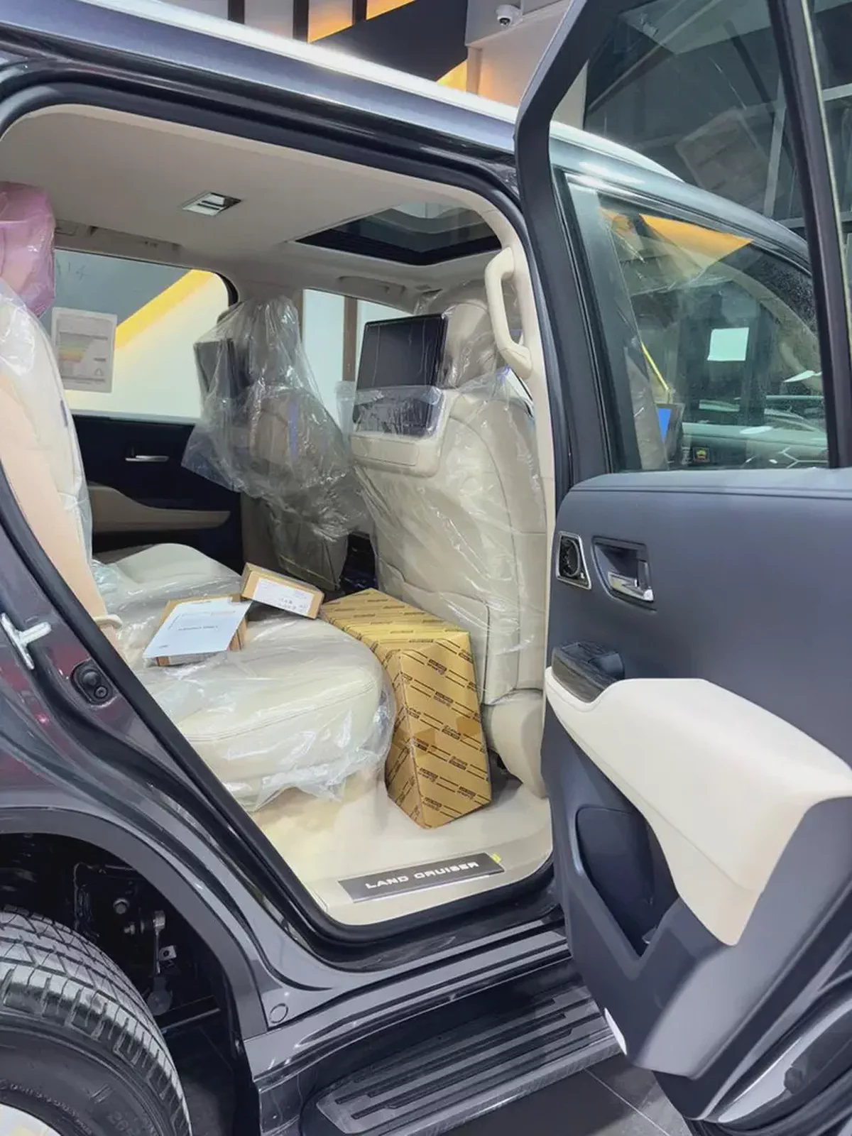 TOYOTA LC300 VXR 3.5L TT FULL OPTION 2026YM  تويوتا لاندكروزر في اكس ار توين توربو 3.55 لتر فل اوبشن-15-15