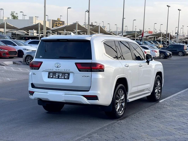 Toyota Land Cruiser VXR Grand Touring 2022 - GCC Specs - Pristine Condition