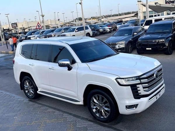 Toyota Land Cruiser VXR Grand Touring 2022 - GCC Specs - Pristine Condition