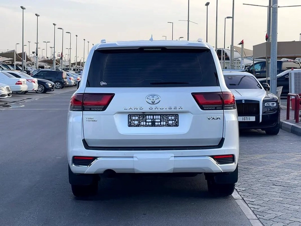 Toyota Land Cruiser VXR Grand Touring 2022 - GCC Specs - Pristine Condition