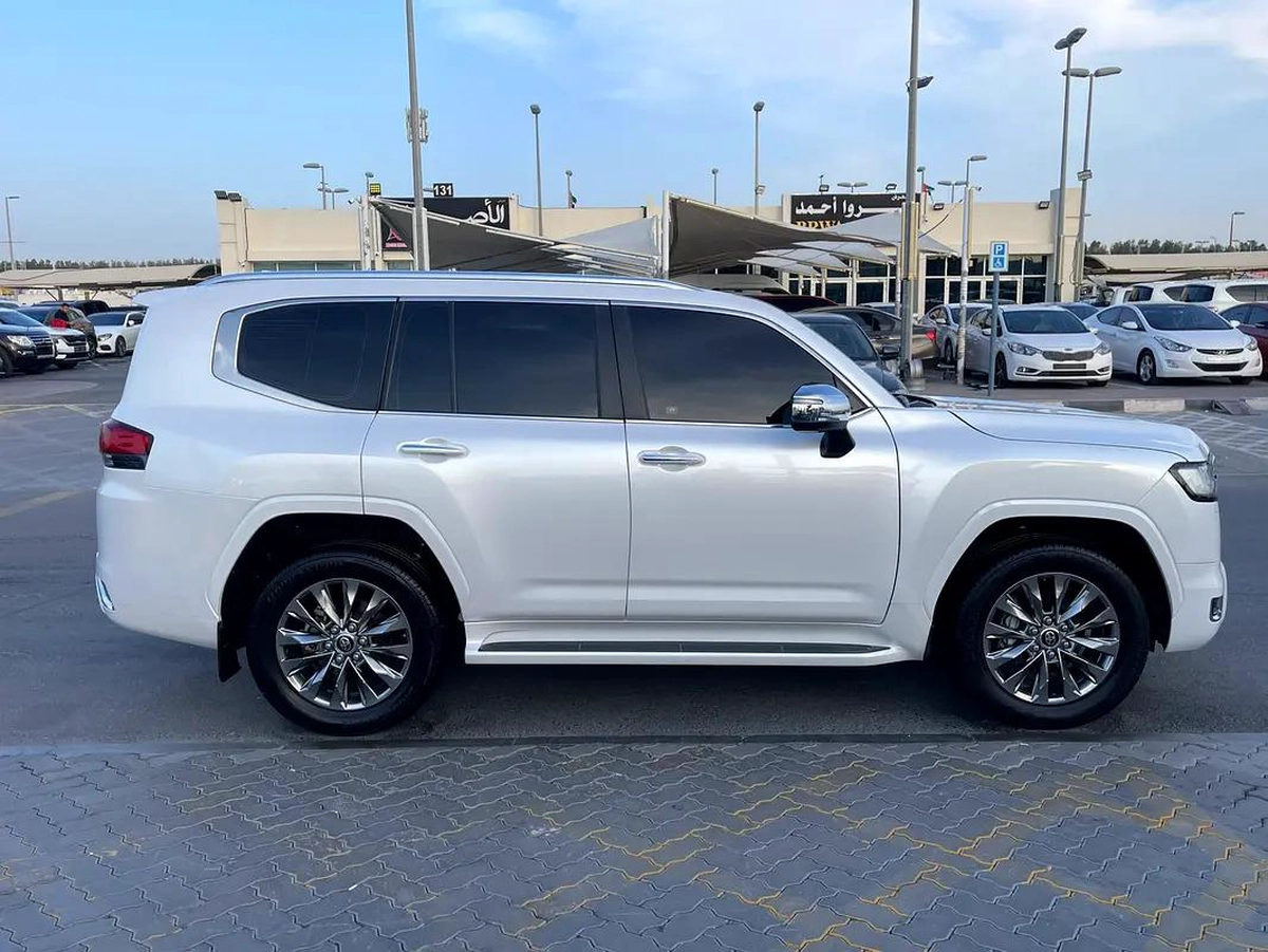 Toyota Land Cruiser VXR Grand Touring 2022 - GCC Specs - Pristine Condition-14-14