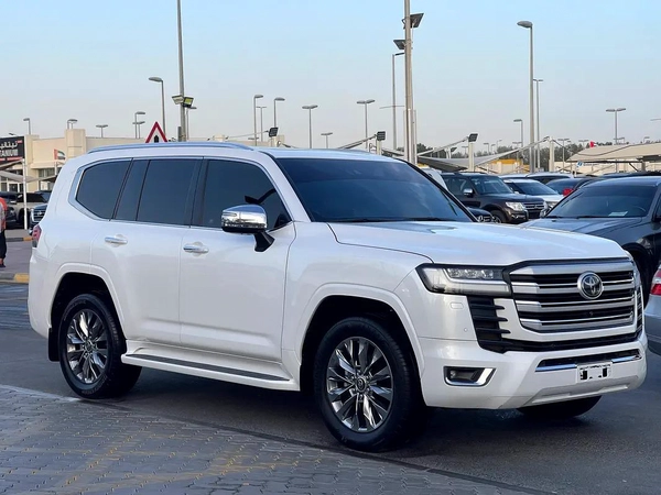 Toyota Land Cruiser VXR Grand Touring 2022 - GCC Specs - Pristine Condition