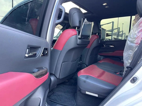 Toyota Land Cruiser VXR Grand Touring 2022 - GCC Specs - Pristine Condition