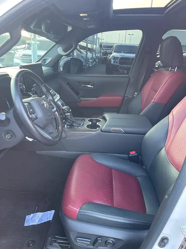 Toyota Land Cruiser VXR Grand Touring 2022 - GCC Specs - Pristine Condition