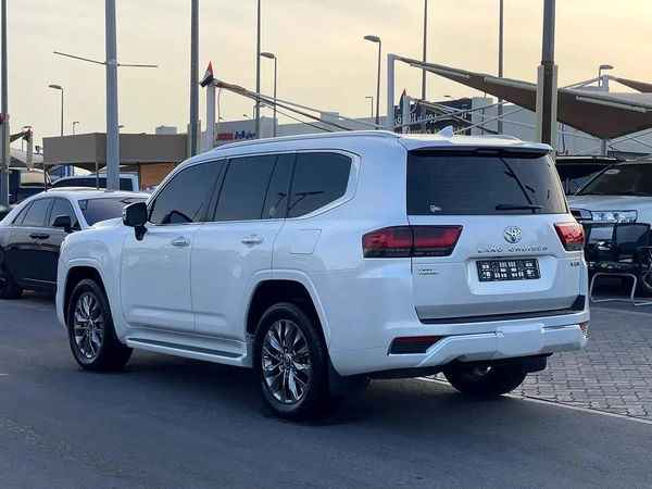 Toyota Land Cruiser VXR Grand Touring 2022 - GCC Specs - Pristine Condition