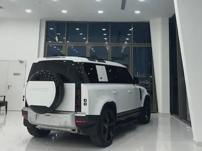 2024 Land Rover Defender 110 HSE | GCC Specs | Brand New Condition-12