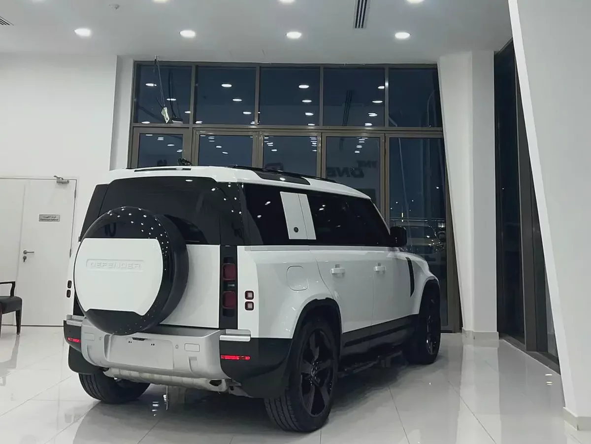 2024 Land Rover Defender 110 HSE | GCC Specs | Brand New Condition-12-12